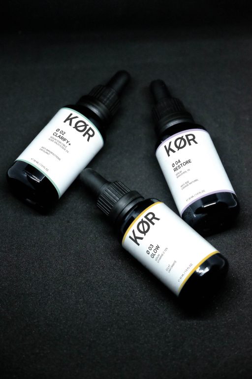 Trois bouteilles de sérums